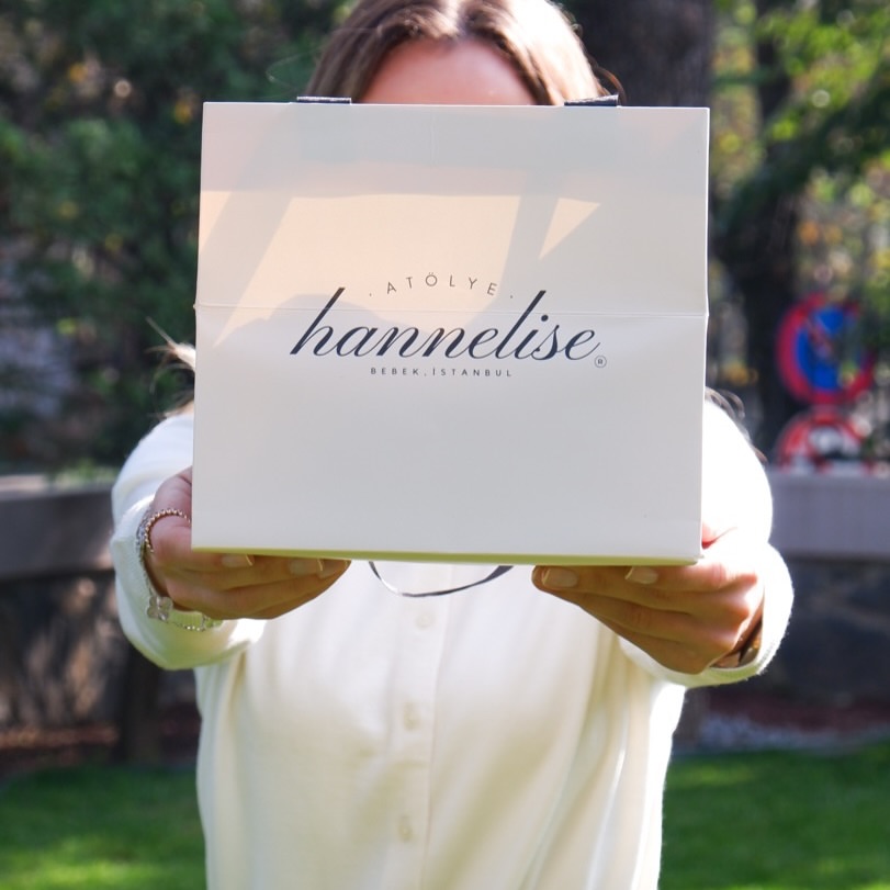 Hannelise kutulu ürün sunumu
